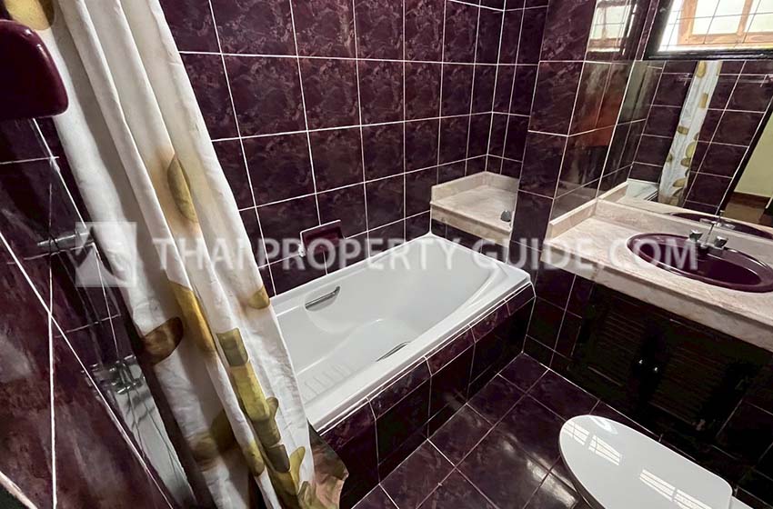 House with Shared Pool in Srinakarin 